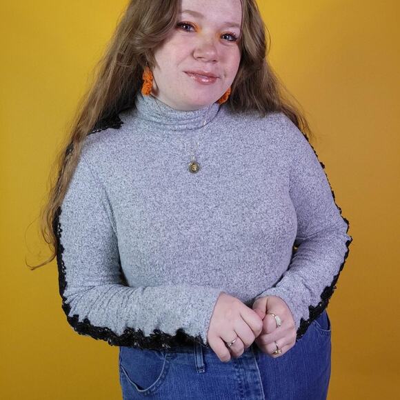 Simply Vera Wang Soft Gray Turtleneck with Black Lace Sleeve Detail, M - Picture 2 of 4